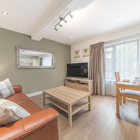 Abbey Apartments Modern Aparthotel For Tourists & Professionals バロー・イン・ファーネス エクステリア 写真