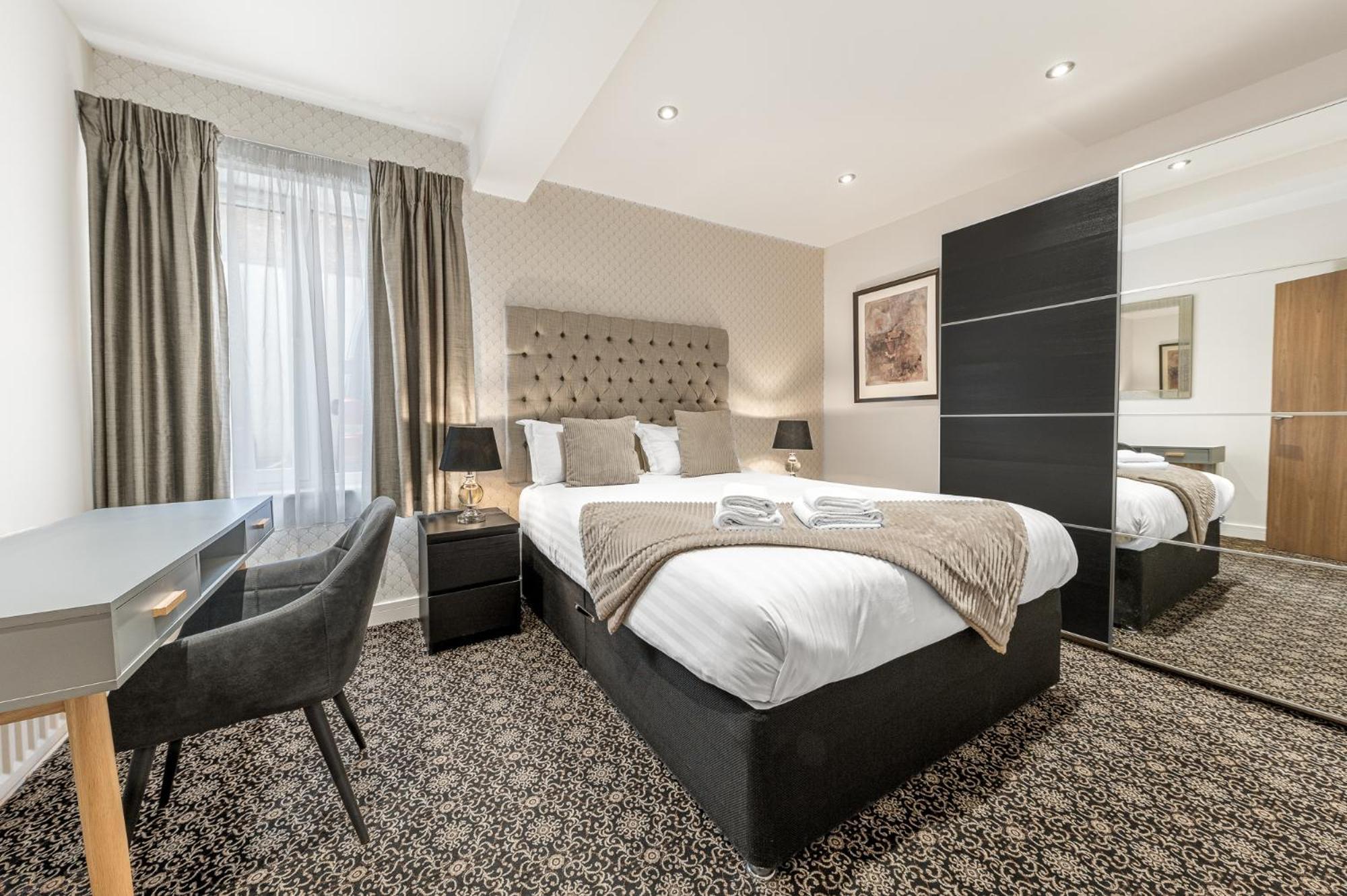 Abbey Apartments Modern Aparthotel For Tourists & Professionals バロー・イン・ファーネス エクステリア 写真